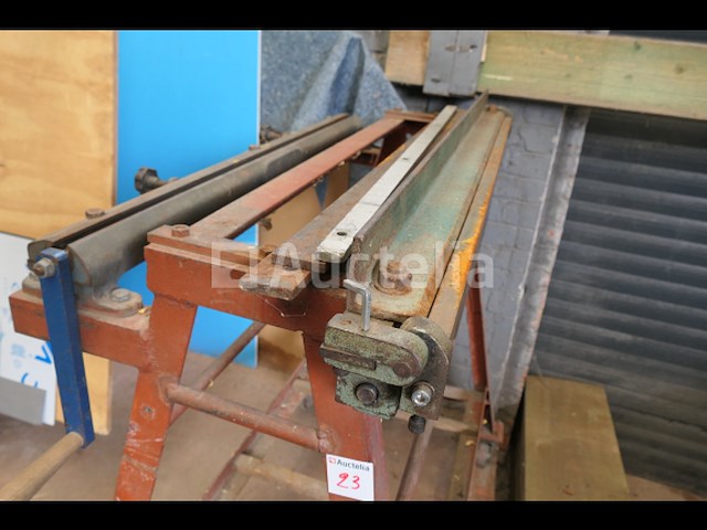 Handmatige buigmachine op metalen standaard - afbeelding 5 van  5