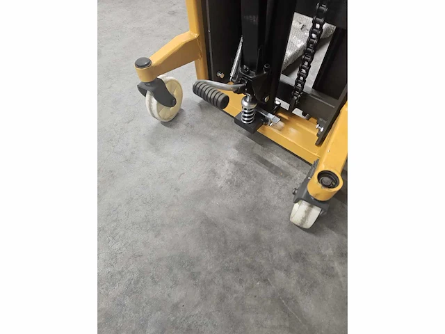 Handmatige stapelaar – 1000 kg / hefhoogte 1600mm - afbeelding 5 van  6