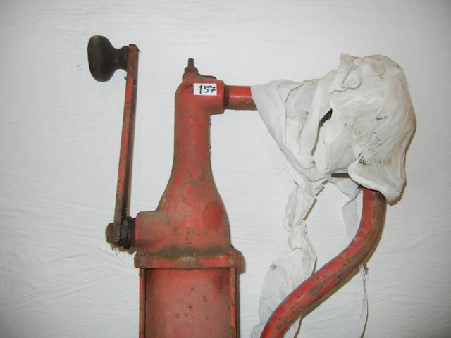 Handpomp om olie op te pompen - afbeelding 1 van  3