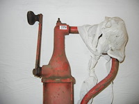 Handpomp om olie op te pompen - afbeelding 1 van  3