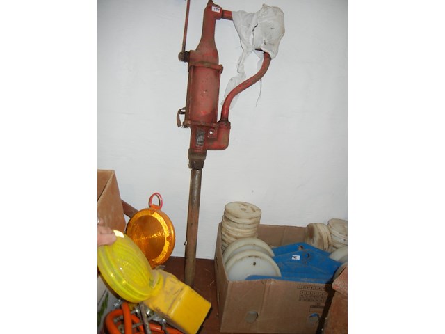 Handpomp om olie op te pompen - afbeelding 2 van  3