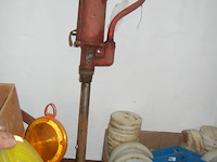 Handpomp om olie op te pompen - afbeelding 2 van  3