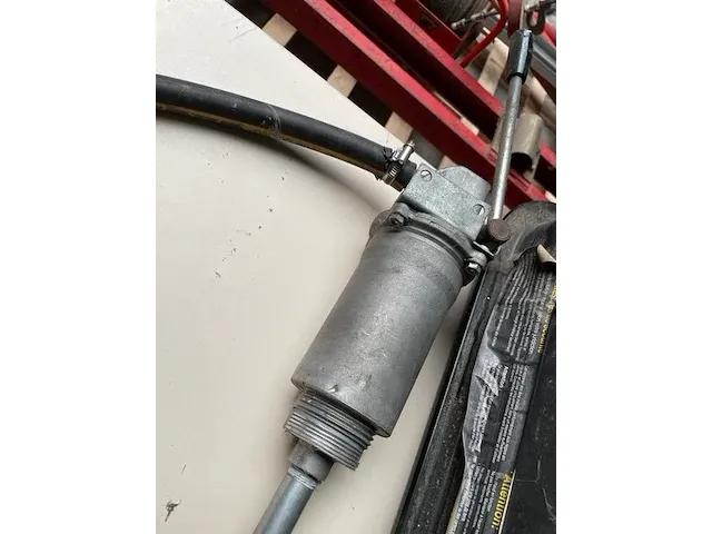 Handpomp - afbeelding 1 van  2