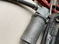 Handpomp - afbeelding 1 van  2