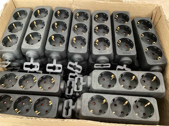 Handson stekkerdoos 3 voudig randaarde (64x) - afbeelding 2 van  4