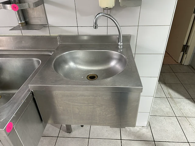Handwasbakje inox met kraan - afbeelding 2 van  3