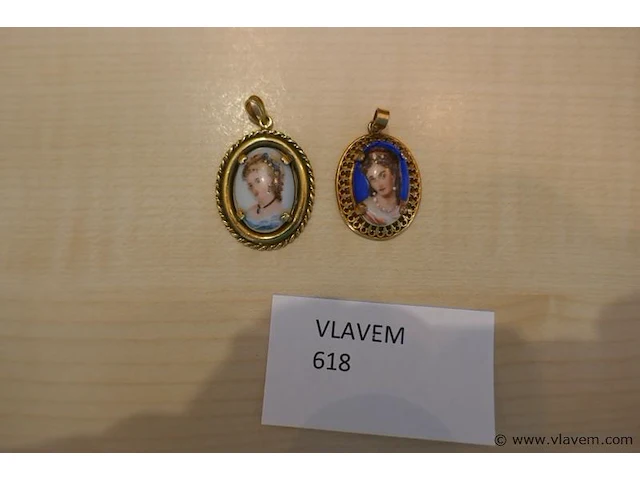 Hangertjes in limoges - afbeelding 1 van  2