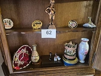 Hangkastje met inhoud - afbeelding 3 van  4
