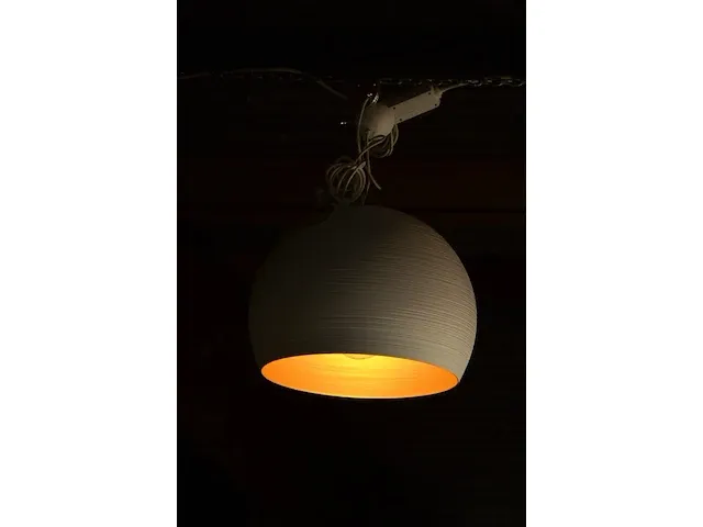 Hanglamp wit met gouden binnenkant - afbeelding 1 van  4
