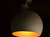 Hanglamp wit met gouden binnenkant - afbeelding 1 van  4