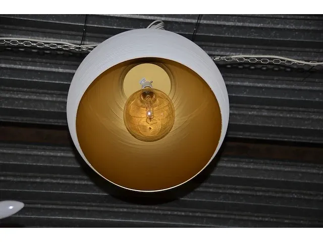 Hanglamp wit met gouden binnenkant - afbeelding 4 van  4
