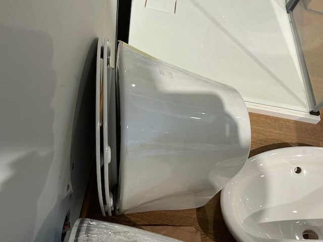 Hangtoilet (2x) x wastafel laufen - afbeelding 3 van  6