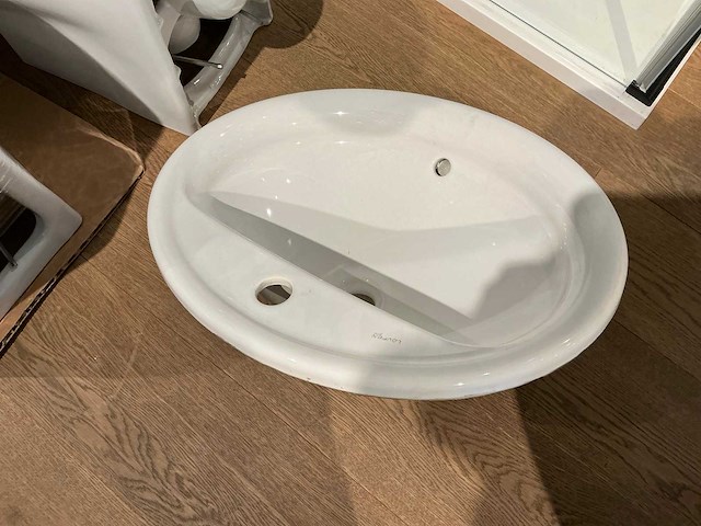 Hangtoilet (2x) x wastafel laufen - afbeelding 4 van  6