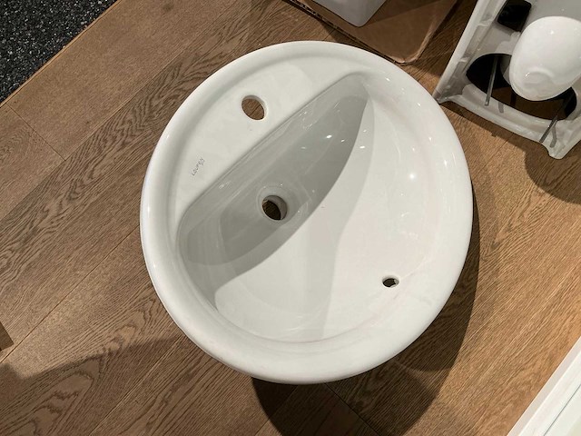 Hangtoilet (2x) x wastafel laufen - afbeelding 5 van  6