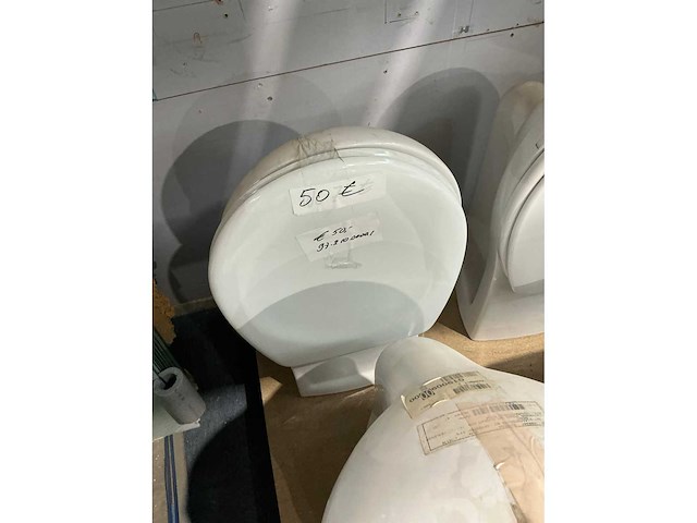 Hangtoilet (3x) + staande toilet - afbeelding 3 van  5