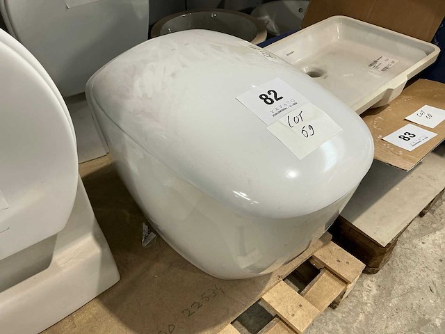 Hangtoilet (3x) + staande toilet - afbeelding 5 van  5