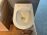Hangtoilet met softclose zitting - afbeelding 2 van  4