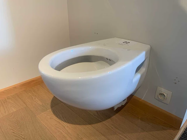 Hangtoilet - afbeelding 1 van  5