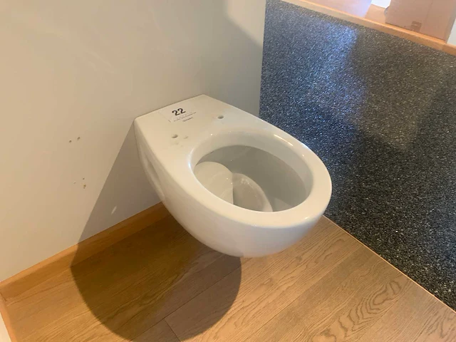 Hangtoilet - afbeelding 2 van  5