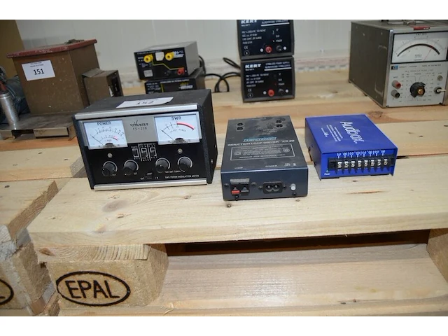 Hansen fs-20b swr power modulation meter, ampetronic induction loop driver ild20, audibox power supply 15v - afbeelding 3 van  6