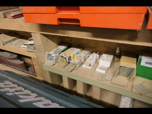 Hardware en schuurtape - afbeelding 1 van  12