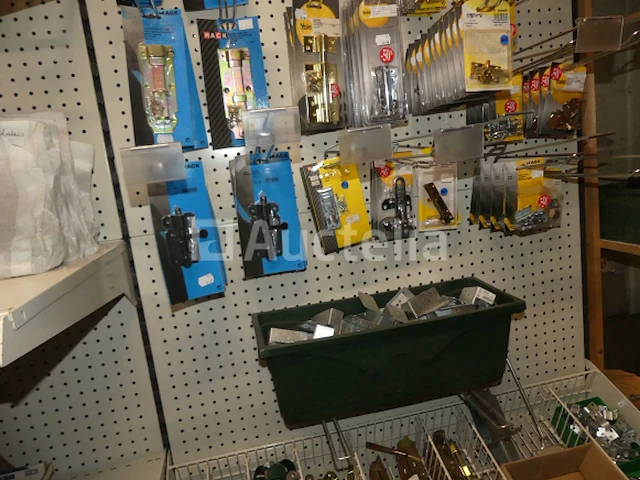 Hardware, schroeven, diverse bouten - afbeelding 3 van  19