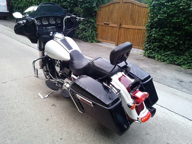 Harley davidson - street glide - motorcycle - afbeelding 8 van  11