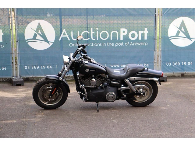 Harley-davidson dyna fat bob benzine 2010 - afbeelding 1 van  1