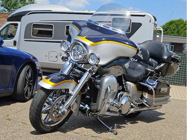 Harley-davidson electra glide ultra classic cvo - afbeelding 1 van  1