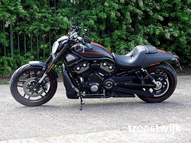 Harley-davidson (vrscdx) night rod special "guns n' roses" - afbeelding 12 van  35