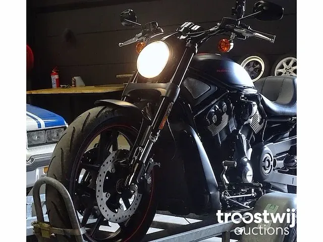 Harley-davidson (vrscdx) night rod special "guns n' roses" - afbeelding 26 van  35