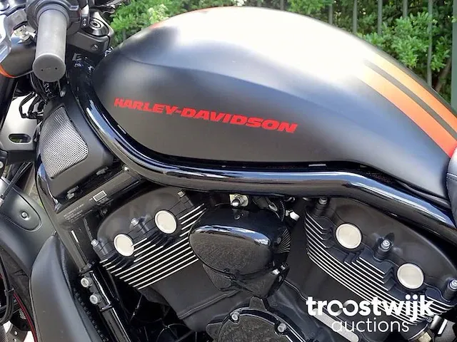 Harley-davidson (vrscdx) night rod special "guns n' roses" - afbeelding 34 van  35