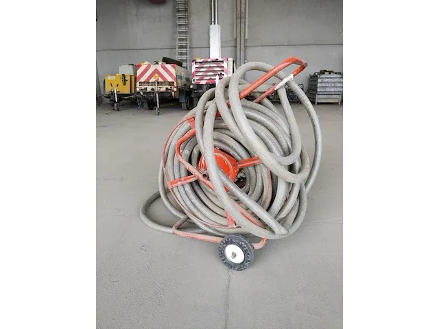 Haspel met kunststof leiding - afbeelding 1 van  2