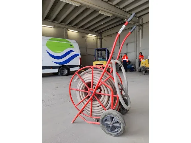 Haspel met kunststof leiding - afbeelding 1 van  2