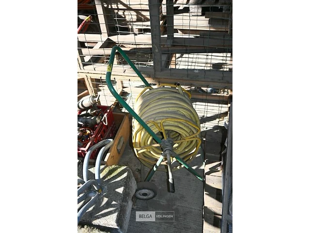 Haspel met slang - afbeelding 1 van  3