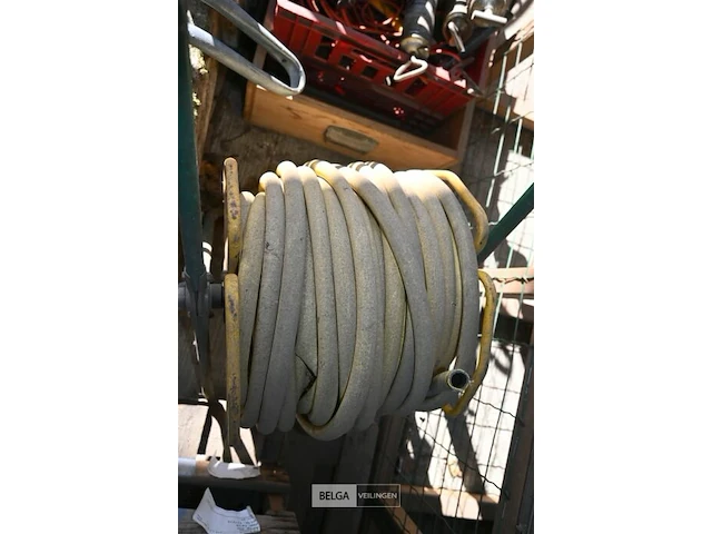 Haspel met slang - afbeelding 2 van  3