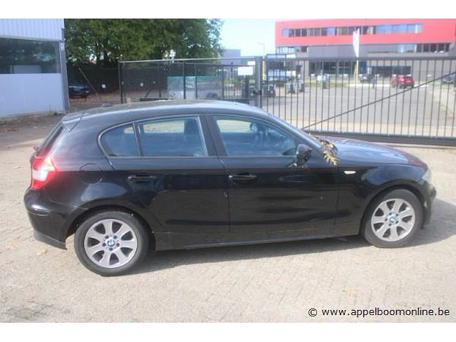 Hatchback bmw 118d, diesel, 1195cm³,90kw,1e inschr 28/2/06, wbaug310x0pu49848, 322496km, co²-uitstoot ng, euro4, kentekenbewijs i+ii, gelijkvormigheidsattest, keuring tot 16/7/24,1sleutel - afbeelding 4 van  15