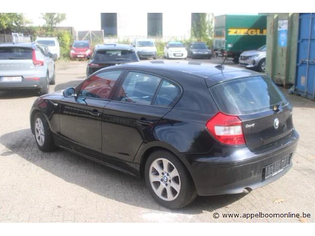 Hatchback bmw 118d, diesel, 1195cm³,90kw,1e inschr 28/2/06, wbaug310x0pu49848, 322496km, co²-uitstoot ng, euro4, kentekenbewijs i+ii, gelijkvormigheidsattest, keuring tot 16/7/24,1sleutel - afbeelding 7 van  15