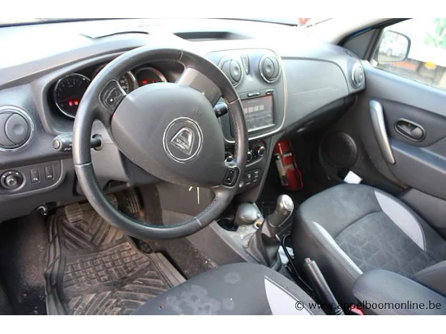 Hatchback dacia sandero stepway, diesel,1461cm³,66kw,1e inschr 09/2/15,uu15sdclc52232894, 132231km,co²-uitstoot 105g/km,euro5b,kentekenbewijs i+ii, gelijkvormigheidsattest,keuring tot 09/2/24, 1sleutel - afbeelding 3 van  19