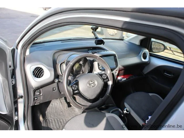 Hatchback toyota aygo,benzine,998cm³,53kw, 1e inschr 11/05/21,jtdkgnec60n624991, 115686km, co²-uitstoot ng, euro6d, kenteken i (ii ontbreekt), gelijkvormigheidsattest, keuring na, zonder sleutels - afbeelding 7 van  20