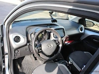 Hatchback toyota aygo,benzine,998cm³,53kw, 1e inschr 11/05/21,jtdkgnec60n624991, 115686km, co²-uitstoot ng, euro6d, kenteken i (ii ontbreekt), gelijkvormigheidsattest, keuring na, zonder sleutels - afbeelding 7 van  20