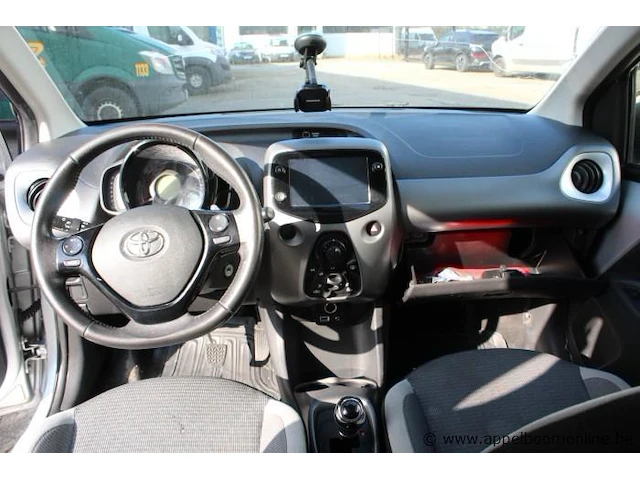Hatchback toyota aygo,benzine,998cm³,53kw, 1e inschr 11/05/21,jtdkgnec60n624991, 115686km, co²-uitstoot ng, euro6d, kenteken i (ii ontbreekt), gelijkvormigheidsattest, keuring na, zonder sleutels - afbeelding 11 van  20
