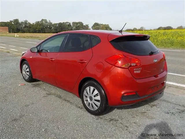Hatchback - afbeelding 9 van  14