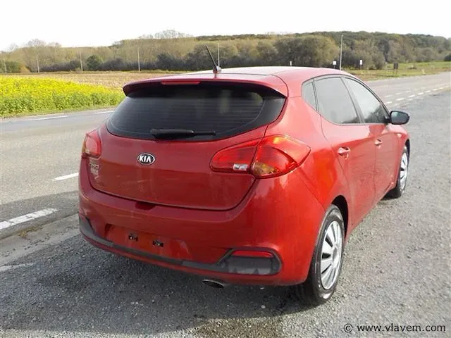Hatchback - afbeelding 12 van  14