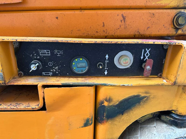 Haulotte - 2007 - compact 12 - elektrische schaarlift - afbeelding 9 van  27