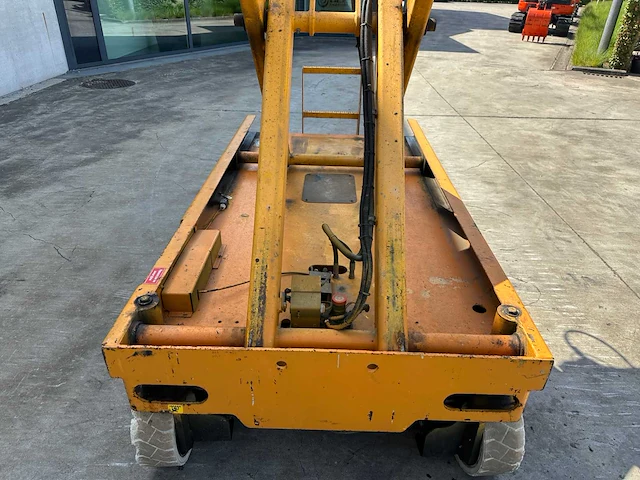 Haulotte - 2007 - compact 12 - elektrische schaarlift - afbeelding 14 van  27