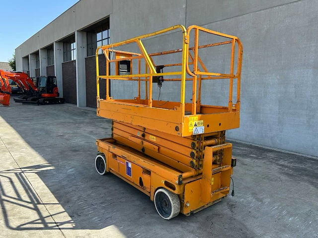 Haulotte - 2007 - compact 12 - elektrische schaarlift - afbeelding 24 van  27