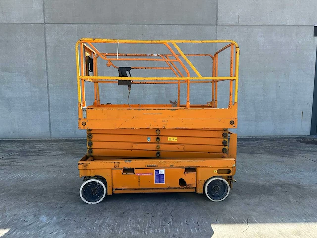 Haulotte - 2007 - compact 12 - elektrische schaarlift - afbeelding 25 van  27