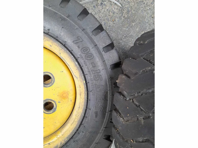 Heftruck banden ongebruikt - afbeelding 2 van  2