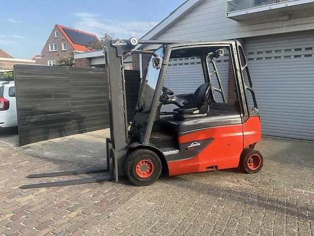 Heftruck linde e25l-01 elektrisch 2500kg 2012 - afbeelding 1 van  1